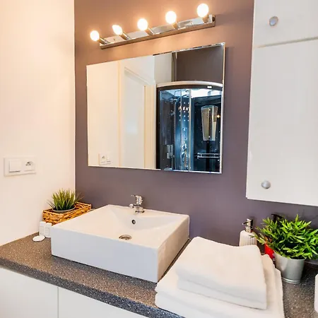 Appartamento Cozy Next To The Metro And Center Varsavia