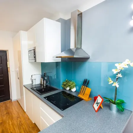 Cozy Next To The Metro And Center Appartamento Varsavia