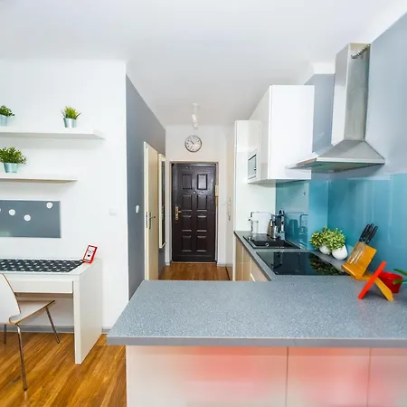 Cozy Next To The Metro And Center דירה