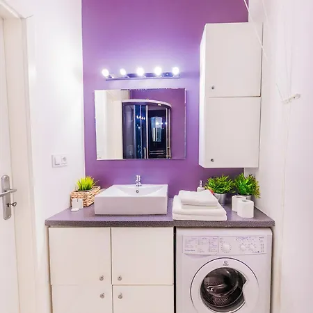 Apartment Cozy Next To The Metro And Center