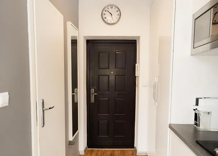 Cozy Next To The Metro And Center Apartament