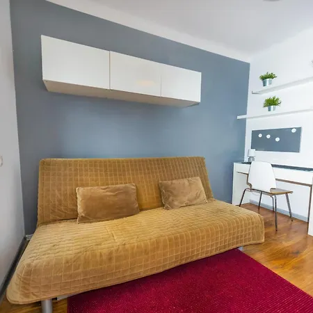 Cozy Next To The Metro And Center وارسو